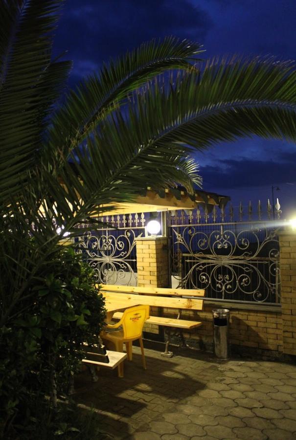Hotel George Ureki Extérieur photo